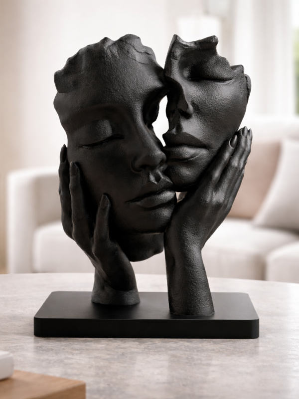 Escultura "Abrazo etéreo"